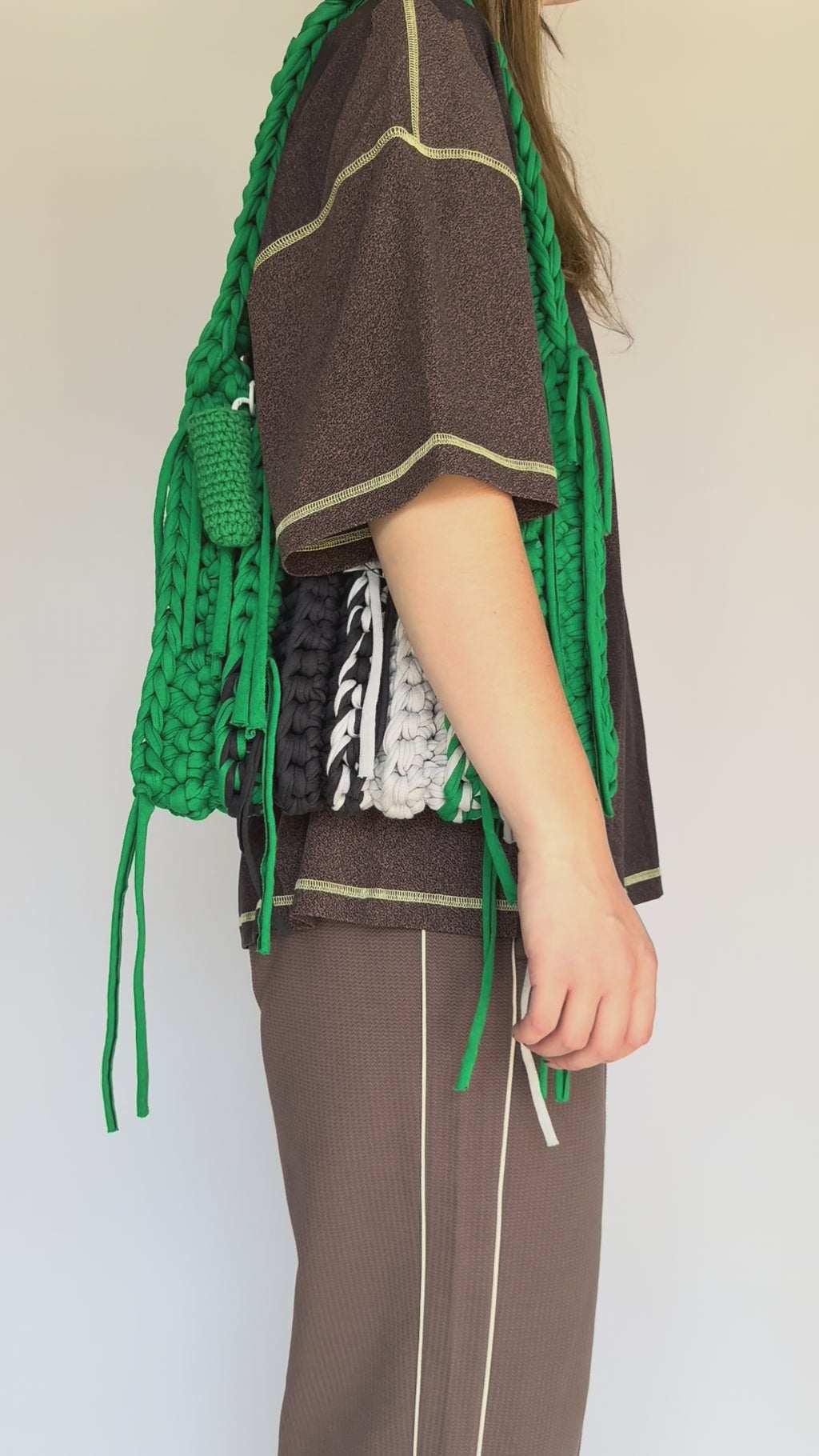 Crochet B-BAG aus recyceltem T-Shirt-Garn | grün, grau, weiß