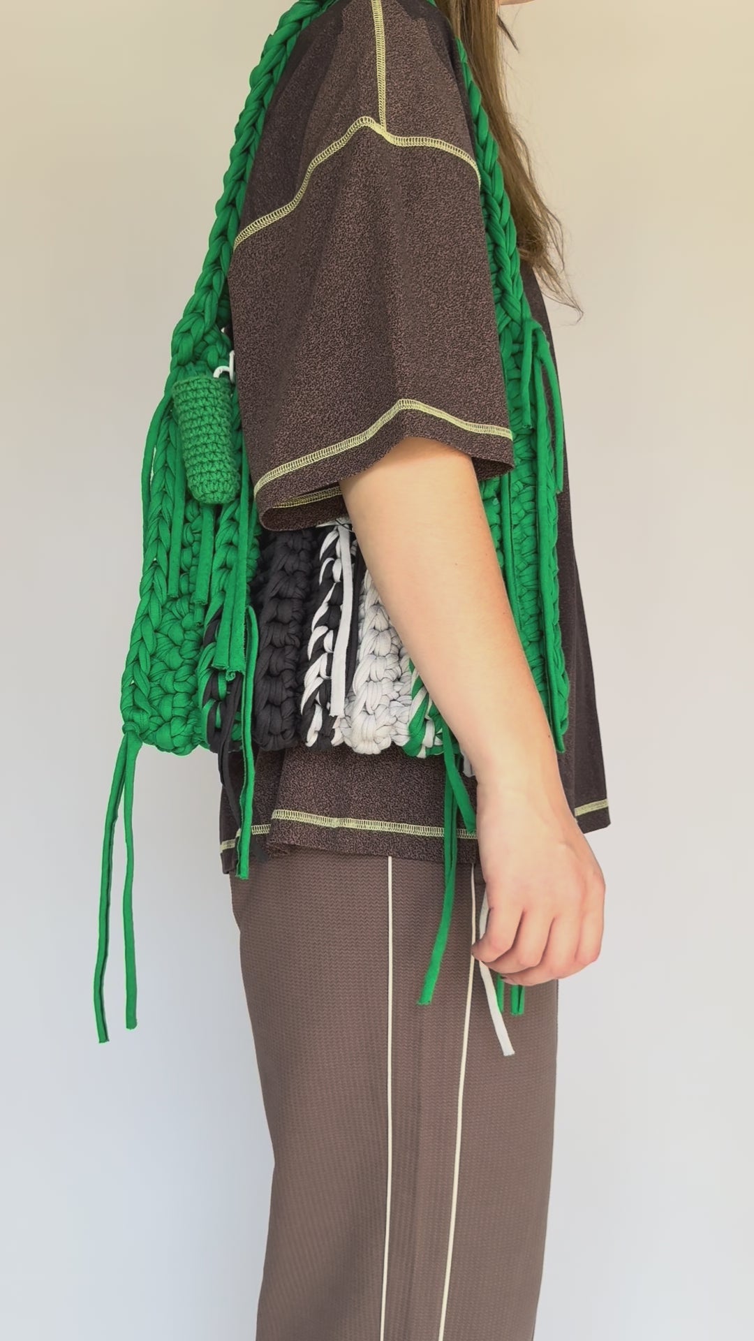 Crochet B-BAG aus recyceltem T-Shirt-Garn | grün, grau, weiß