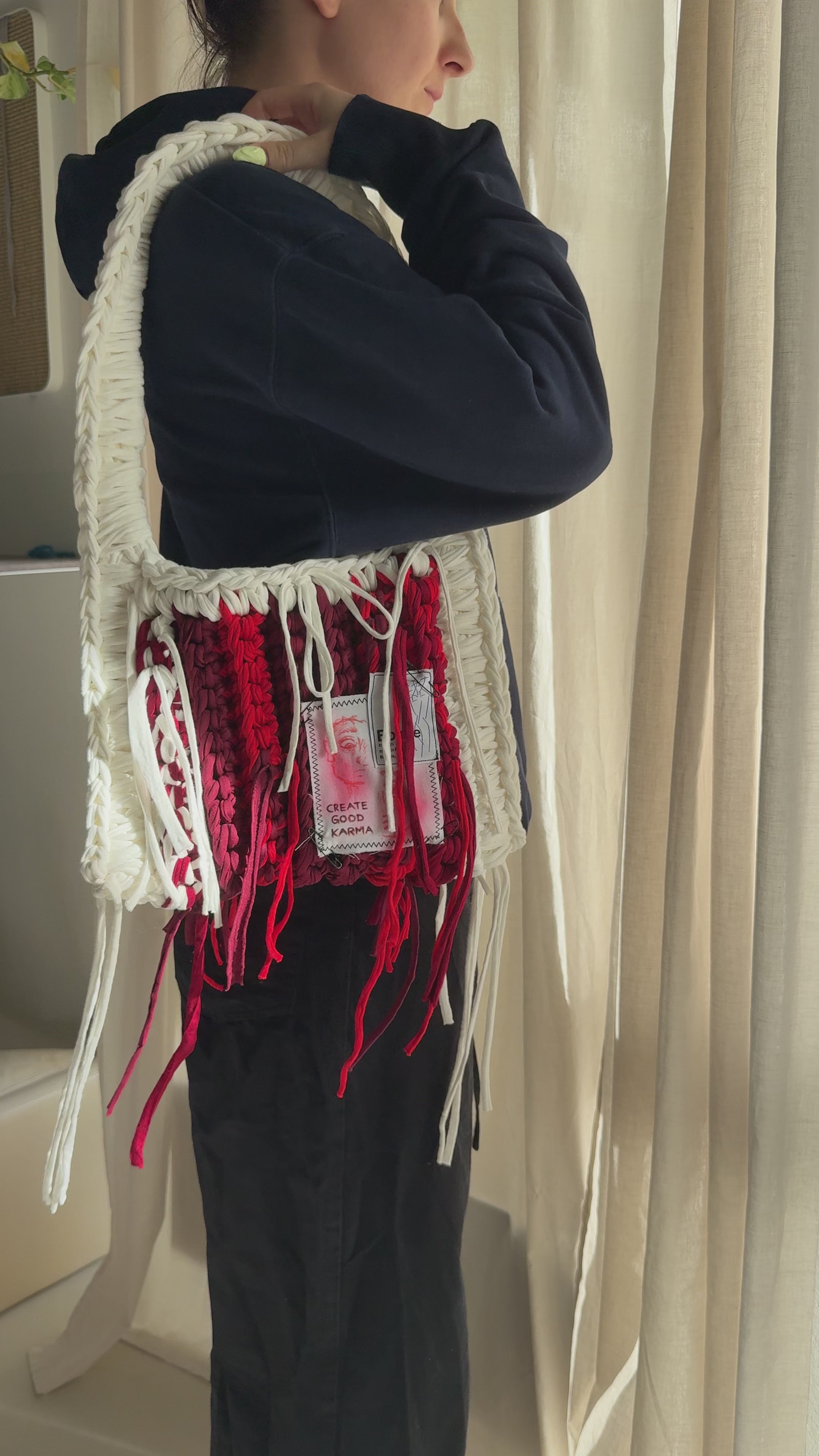 Crochet B-BAG aus recyceltem T-Shirt-Garn | rot, weiß